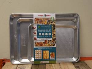 lot 82 image: NORDIC WARE NATURALS 3PC. BAKING SHEET SET