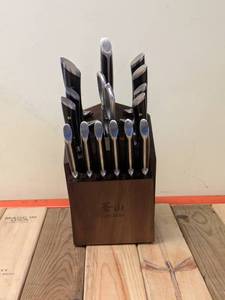 lot 94 image: CANGSHAN HELENA SERIES 17-PIECE KNIFE BLOCK SET
