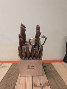 lot 95 image: CANGSHAN HELENA SERIES 17-PIECE KNIFE BLOCK SET