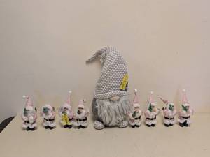 lot 145 image: HOLIDAY TIME CHRISTMAS DECOR