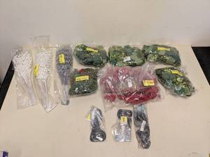 lot 146 image: CHRISTMAS REEF MAKING KIT - OPEN BOX