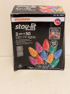 lot 143 image: SYLVANIA STAY-LIT PLATINUM 2 SETOF 50 LED C9 LIGHTS INDOOROUTDOOR