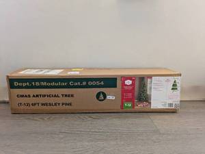 lot 138 image: NEW HOLIDAY TIME 6 FT NON-LIT WESLEY PINE CHRISTMAS TREE