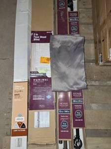 lot 16 image: Blinds curtain rods