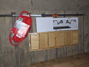 lot 20 image: Bathroom items