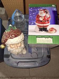 lot 27 image: 3 cookie jars