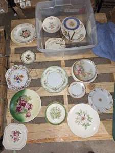 lot 30 image: China plates