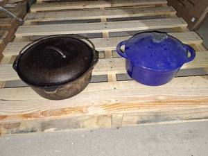 lot 33 image: 2 Dutch oven pots
