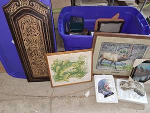 lot 38 image: Home decor