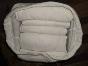 lot 42 image: New queen sheet set