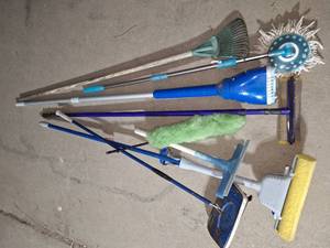 lot 46 image: Cleaning items