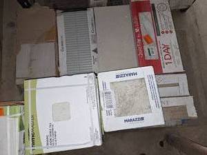 lot 71 image: Pallet mixed tile