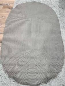 lot 75 image: 4x6 Grey woven oval area rug