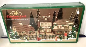 lot 11 image: Dept 56 Christmas Carol Revisited Holiday Accessory Set