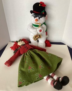 lot 34 image: Musical Plush Snowman  Raggety Ann