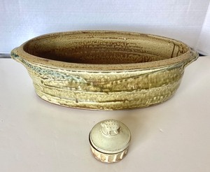 lot 71 image: Studio Pottery Pair