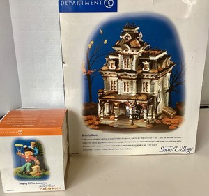 lot 93 image: Dept 56 Halloween Grimsly Manor  Topping Off the Scarecrow