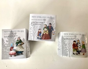lot 119 image: Dept 56 New England Village Accessories Home Cooked Christmas  Caroling on Christmas Eve  Green Bean Casserole and Pumpkin Pie