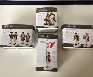 lot 129 image: Dept 56 Williamsburg Accessories