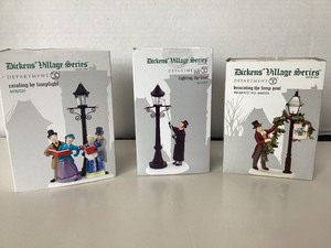 lot 161 image: Dept 56 Dickens Village Series Caroling by Lamplight  Lighting the Lane Decorating the Lamp Post