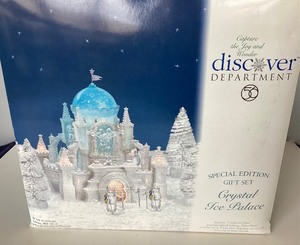lot 175 image: Dept 56 Special Edition Gift Set Crystal Ice Palace