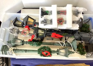 lot 201 image: Group of Small Holiday Lamp Post Lights