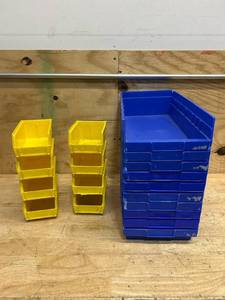 lot 35 image: Storage Containers (lot of 18)