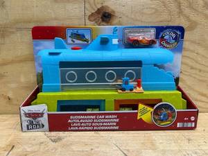 lot 57 image: Disney Pixar Cars Color Change Whale Car Wash Trackset