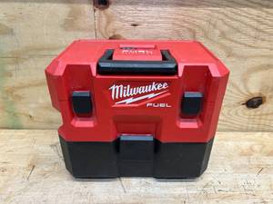 lot 85 image: Milwaukee 1.6 Gal wetdry vacuum (tool only)
