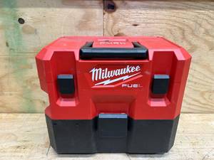 lot 87 image: Milwaukee 1.6 Gal wetdry vacuum (Tool only)
