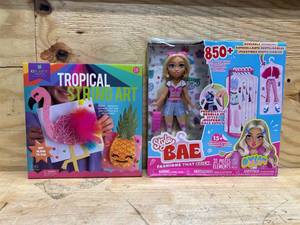 lot 136 image: Style Bae and Tropical String Art toy (lot of 2)
