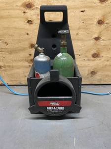 lot 145 image: Lincoln Electric Port-A-Torch Kit