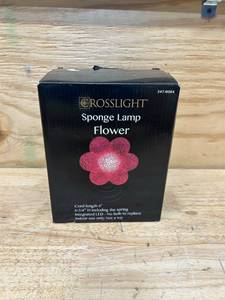 lot 197 image: Crosslight sponge lamp flower