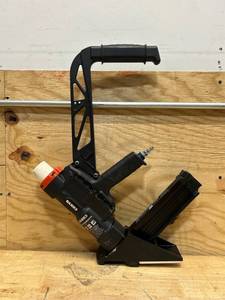 lot 223 image: BANKS 2-in-1 Flooring Air NailerStapler