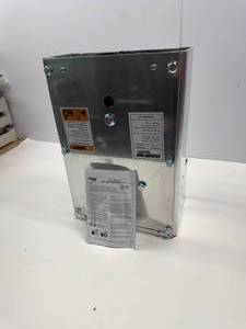 lot 8 image: EXTREME MAX TRAILER WINCH