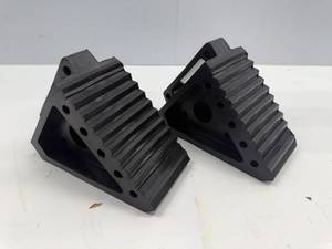 lot 102 image: EXTREME MAX RUBBER WHEEL CHOCKS