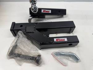 lot 104 image: EXTREME MAX CLAMP ON BUCKET RECEIVER ADAPTER