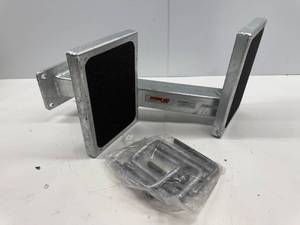 lot 114 image: EXTREME MAX TRAILER TONGUE STEP