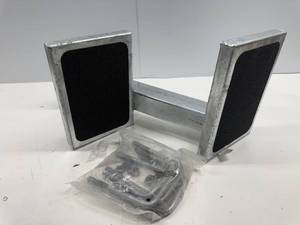 lot 115 image: EXTREME MAX TRAILER TONGUE STEP