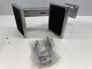 lot 128 image: EXTREME MAX TRAILER TONGUE STEP