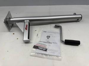 lot 135 image: EXTREME MAX QUICK JACK