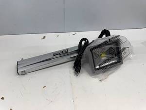 lot 154 image: EXTREME MAX SHOP LIGHT