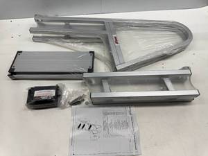 lot 180 image: EXTREME MAX PONTOON AND DOCK LADDER