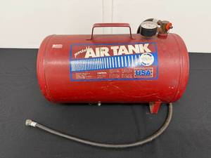 lot 2 image: Portable Air Tank by Midwest Products with Pressure Gauge