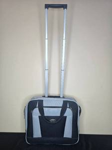 lot 59 image: Belle Russo Rolling Carry-On Travel Bag with Retractable Handle