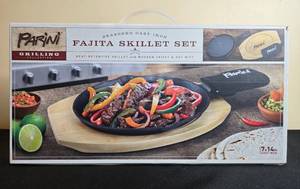 lot 74 image: Parini 3-Piece Cast Iron Fajita Skillet Set with Wooden Trivet and Mitt in Orig Box