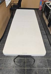 lot 129 image: Lifetime Folding Banquet Table with Carry Handle