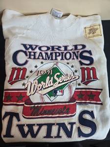 lot 186 image: 1991 World Series Minnesota Twins Champions Sweatshirt XXL Tee Jays