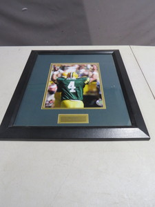 lot 25 image: Brett FavreGreen Bay Packers Framed Print - 18 12 x 16 12 Frame