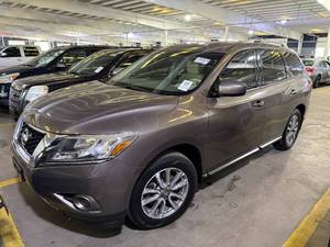 lot 13 image: 2014 Nissan Pathfinder SV 4x4